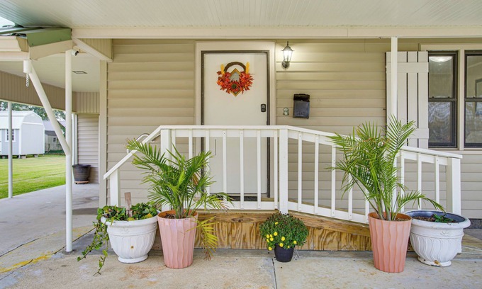Thibodaux Cottage | 2 Mi to Nicholls State University: Home w/Yard