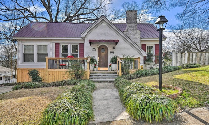 Hot Springs House | 2 Mi to Oaklawn Casino: Home w/Peaceful Yard!