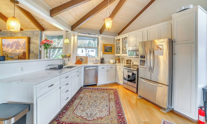 Aptos Cottage | 2 Mi to Ocean: Pet-friendly Abode in Aptos!