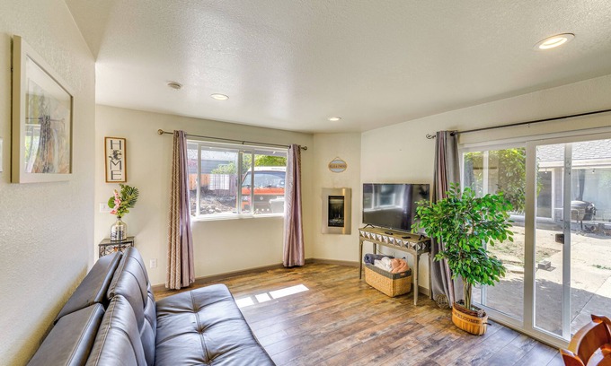 Eureka House | 2 Mi to Old Town: House w/Grill in Eureka!