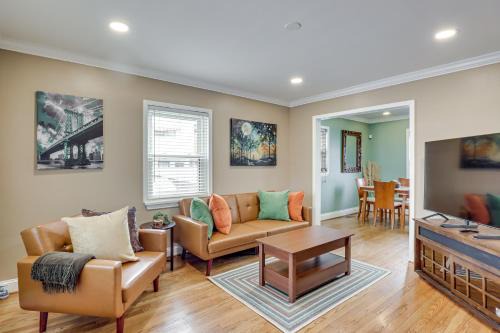 Northeast House | 2 Mi to The Fields At RFK Campus DC Getaway