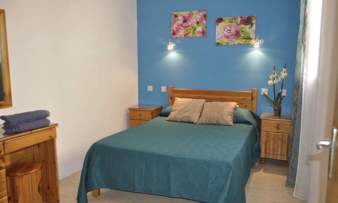 Marsalforn Apartment | 2 mins walking distance from Marsalforn Bay - sleeps 7