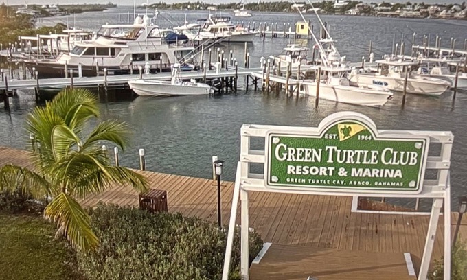 Green Turtle Cay House | 2 minute walk to Green Turtle Club/Marina. 2br, 2.5 Ba! Fully renovated 2023!