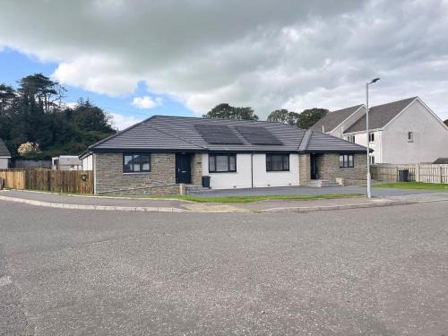 Sandhead House | 2 Mote View- Uk37496