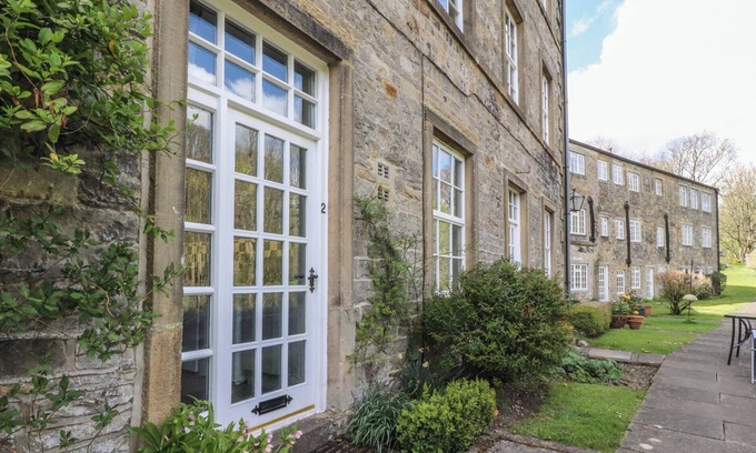 Airton Cottage | 2 RIVERSIDE WALK, family friendly, with a garden in Airton