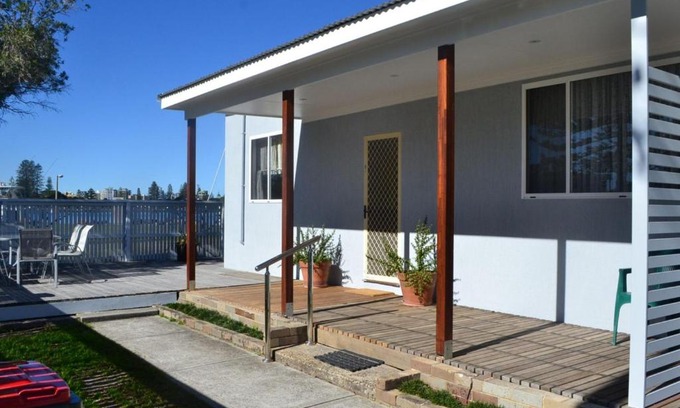 Tuncurry House | 2 Rockpool Road