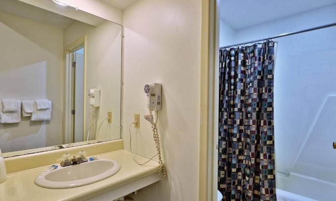 West Bridgewater Apartment | 2 Room Studio 10 minutes from Killington