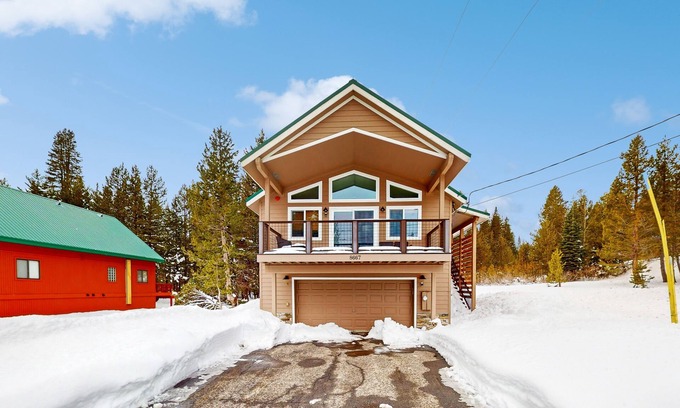 Serene Lakes House | 2-story home with private beach, grill, deck, washer/dryer, & AC