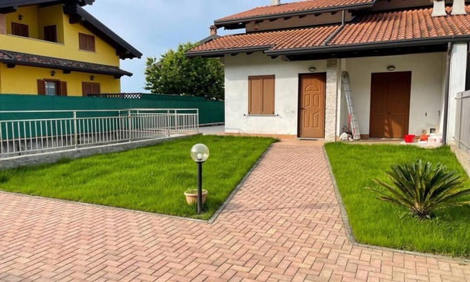 Borgo Ticino House | 2-story house and courtyard, Lake Major area