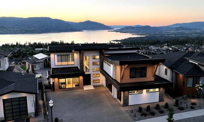 Southwest Mission House | 2 Suites Serenity Collection at Lakeview Retreat - The View