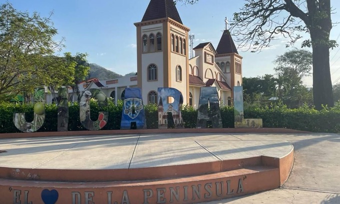 Jicaral Other | 20 min from waterfall - remote cozy Costa Rican house surrounded by epic nature.