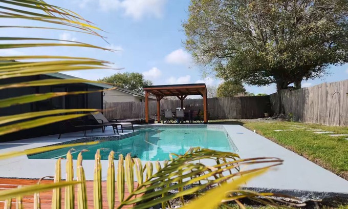 Mill Run House | 20 min to Disney your private oasis gateway!