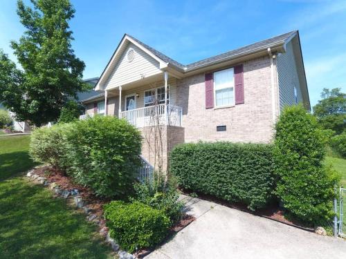 Millersville House | 20 mins to Nashville, fenced yard included