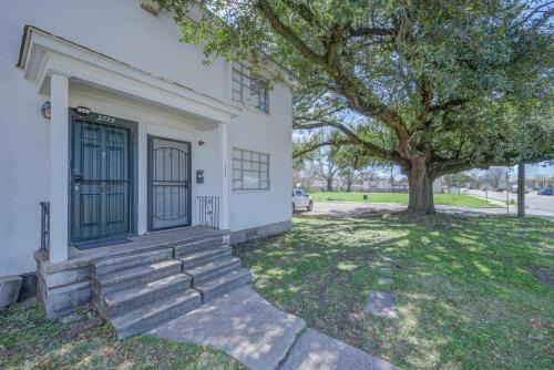 Highlands - Perkins Apartment | 20 Minute Walk to Tiger Stadium - Near Downtown