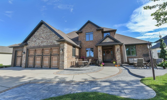 Wrightstown House | 20 minutes from Lambeau Field! Spacious home on golf course with pool.