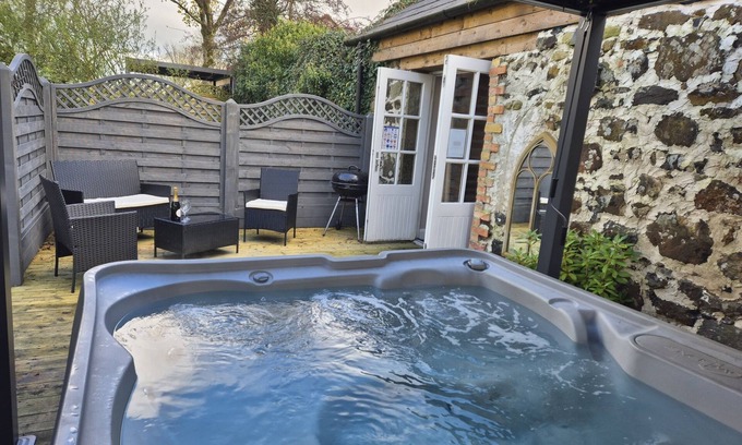 Ballymena Cottage | 200 year old stone cottage with outdoor hot tub