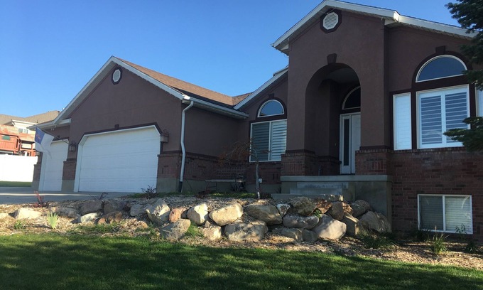 Draper Apartment | 2000 sq foot exec apt./private vacation/quiet neighborhood close to ski resorts