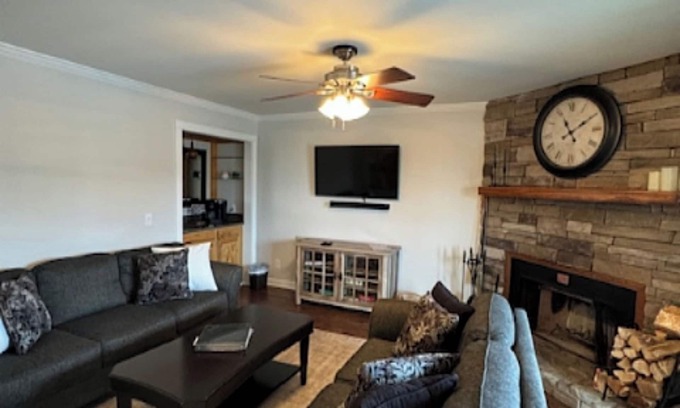 Banner Elk Condo | 2209 Evergreen Beech @ Pinnacle - Walk to Sledding Hill