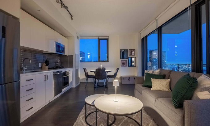 Connaught Condo | 22nd FL Tower Views Gym FREE Banff Pass Wine Parking Summer Outdoor Po