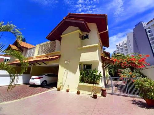 Tanjung Bungah Villa | 25 guests batu feringhi Miami beach Miami Villa