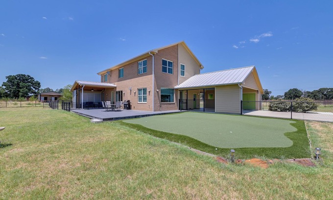 Weston House | 26-Acre Pilot Point Ranch Home w/Pool & Mini Golf