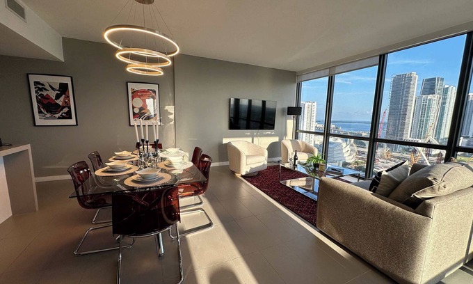 Town Square Apartment | 29Floor Luxurious new centrally located city view