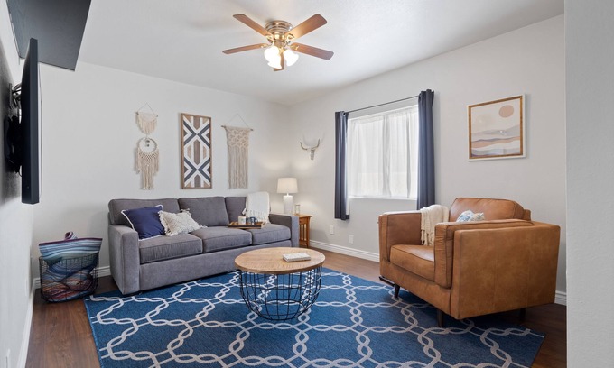 Sam Hughes Villa | 2B/1b:Casita B-downtown-UofA-Restaurants-Cafes-Bars-Museums-Washer/Dryer-Parking