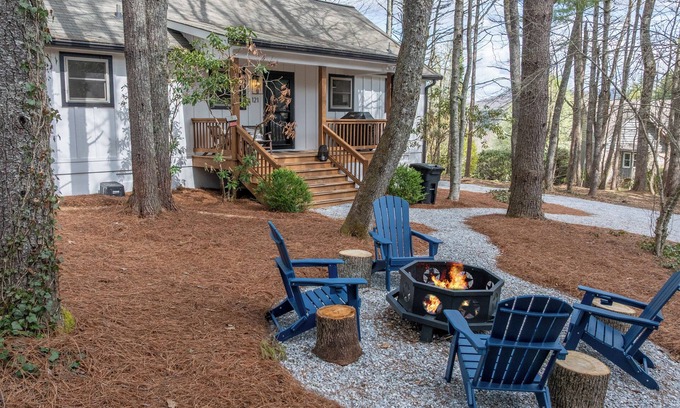 Glenville House | 2bd/2ba Cashiers 5 min. New remodel, one level, pet friendly