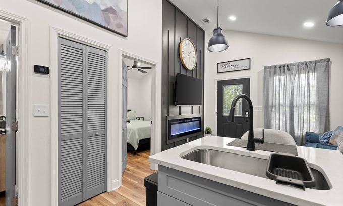 Belvedere Park Cottage | 2BD/2BA Designer Cottage in Decatur – Couples/Solo