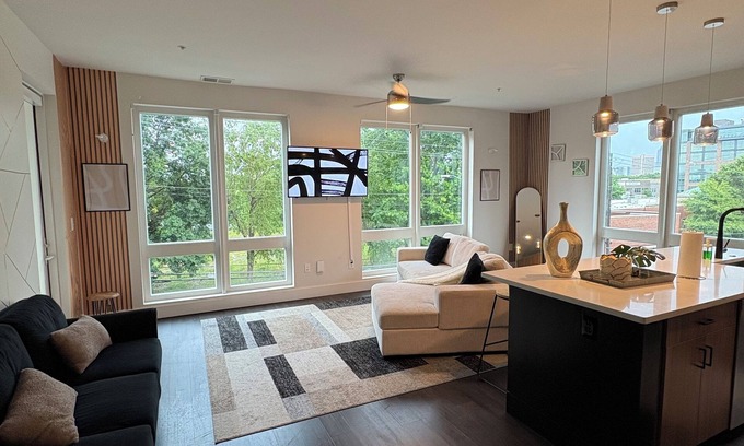 Home Park Apartment | 2BD-2BA MIDTOWN ATL RETREAT