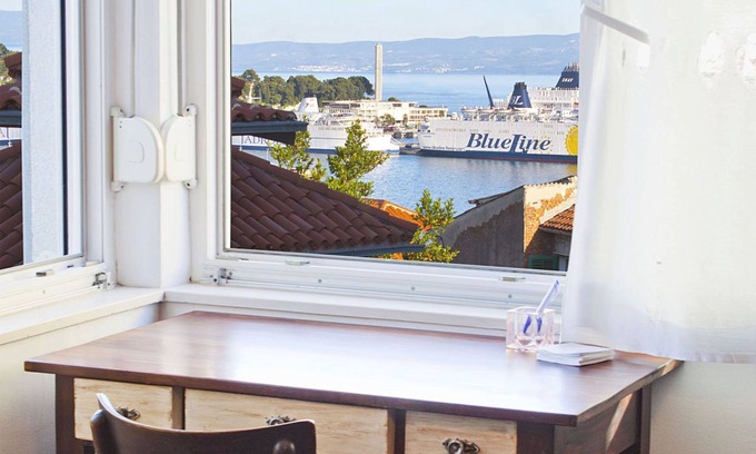 Split Condo | 2BD Condo with spectacular view and parking