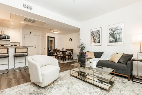 Westwood Apartment | 2BD near UCLA with Parking