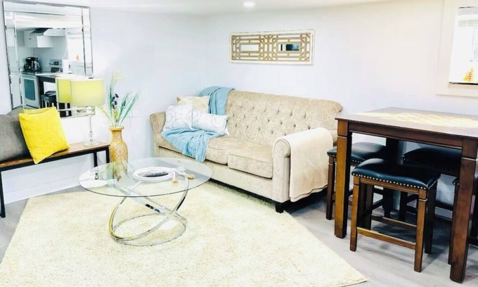 Walkerville Apartment | 2bd room; private; in-unit laundry; free street parking; walkerville lower appt