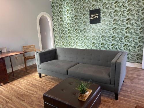 Harbor Apartment | 2bed 1bath close to downtown LB, LA and OC.