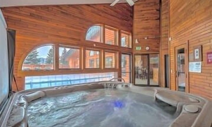 Dillon House | 2bedroom+Loft Private Entry, Lake Views, Amazing Location, Near all Ski Resorts 3 Townhouse by RedAwning