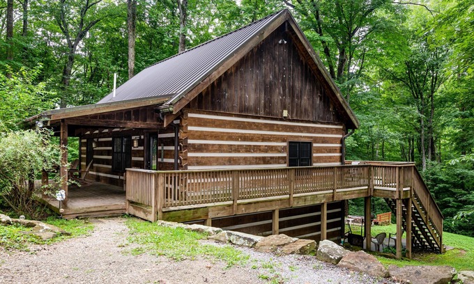 Gnaw Bone Cabin | 2BR, 2.5BA log cabin