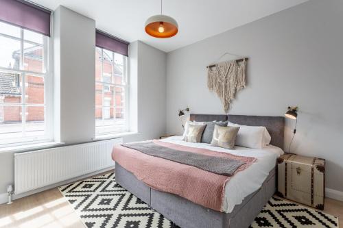 Westcliff-on-Sea Apartment | 2BR Apartments in Southend near City Centre