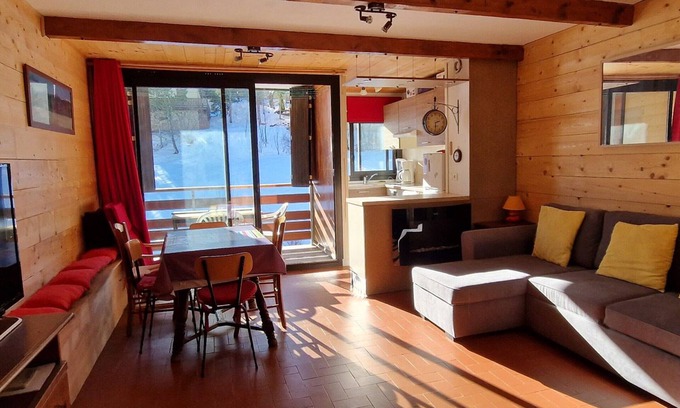 Le Sauze Apartment | 2BR Apt for 6 with south terrace and equipped kitchen, facing ski slopes