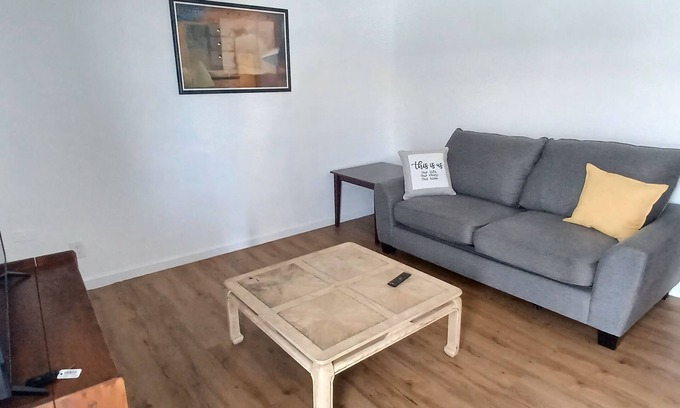 Victory Hills Apartment | 2br apt with AC close to UNM/airport/hospitals/I-25/AFB/Stadiums