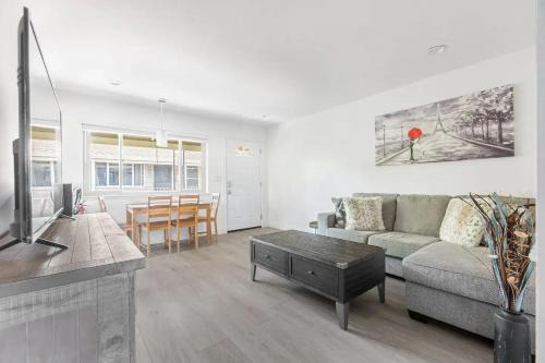 Sunnyvale West Apartment | 2BR APT with Brand new super quite AC, Washer, Dryer, Free EV Station, Free Parking in Cupertino