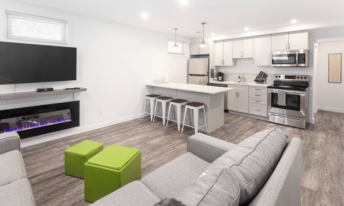 Saskatoon House | 2BR Lower Suite near Broadway w/Fireplace