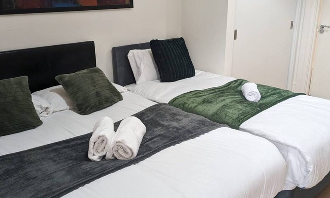 Ormeau Apartment | 2BR Modern Luxury Loft Apartment