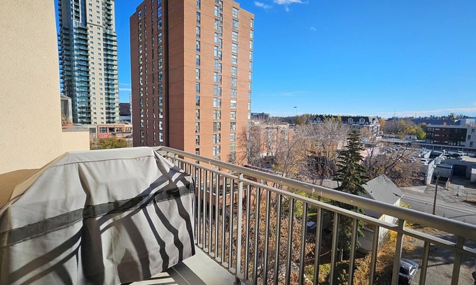 Mission District Apartment | 2BR Prime Calgary Downtown Location & Amenities!