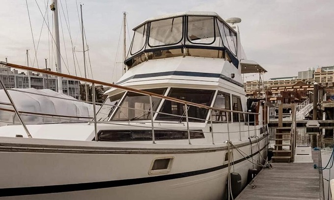 Charlestown Boat Rental | 2BR Spacious & Comfy 43' Yacht - Heat & AC - On the Freedom Trail - Best Nights Sleep