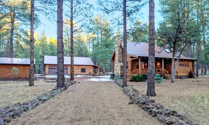 Williams Cabin | 2Cabins,3acres,Sleeps13,Williams, Grand Canyon,Sedona,Bearizona,hiking,relax!