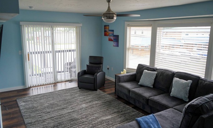 Geneva-on-the-Lake Condo | 2nd Floor Lakeview 2-Bedroom Condo in Geneva U3