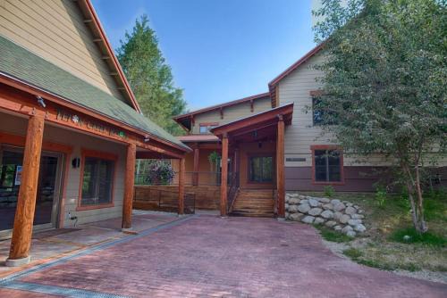 Driggs House | 2nd Level Quiet Condo with community hot tub