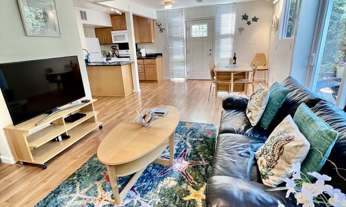 Aptos House | 2nd row, Next to Beachgate path - 4min walk to the sand - Aquarium & Park Passes