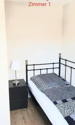 Niederschelden Apartment | 2x Monteurwohnung 1x 2 kleine Einzelzimmer 1x Doppelbett und Schlafcouch im Wohnbereich