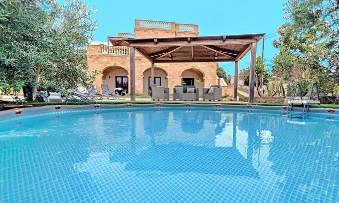 Torre Vado Ski Chalet | 3-apt house with private pool, 250m from beach